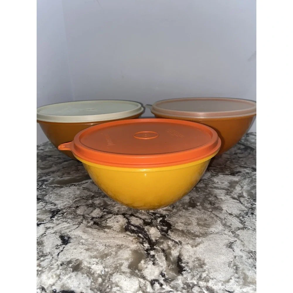 Vintage Tupperware Nesting Mixing Bowls Set of 3 With Lids